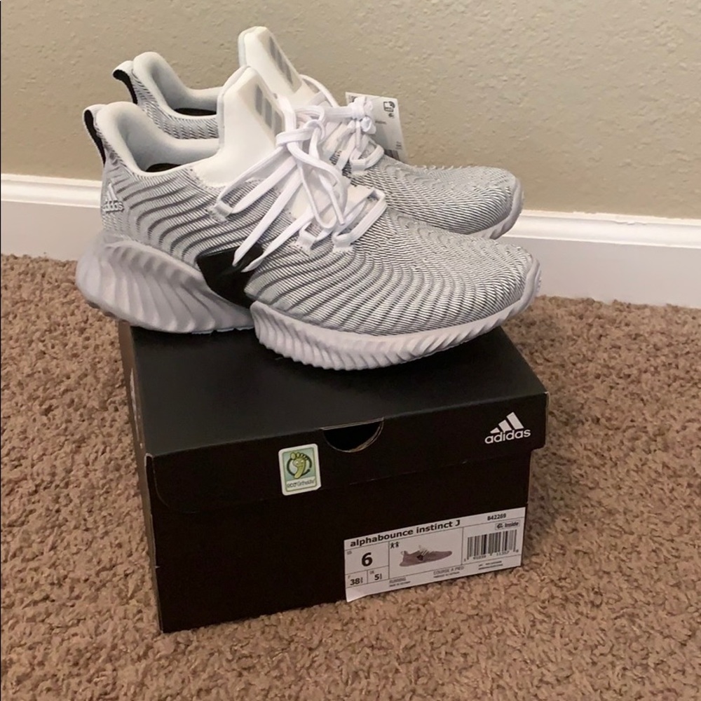 Adidas Alphabounce Instinct J NWT